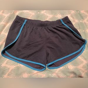 PUMA running shorts L